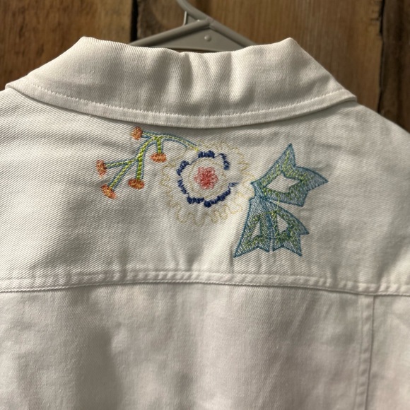 White Stag white floral embroidered button down jacket - Picture 9 of 9